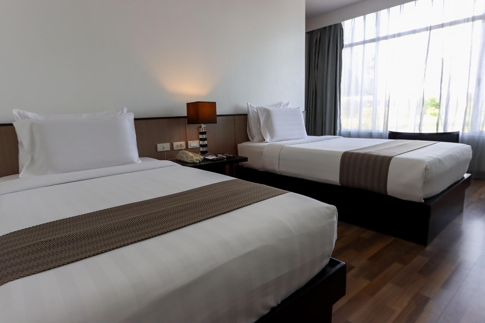 Paseo Premiere Hotel Santa Rosa  Bagian luar foto