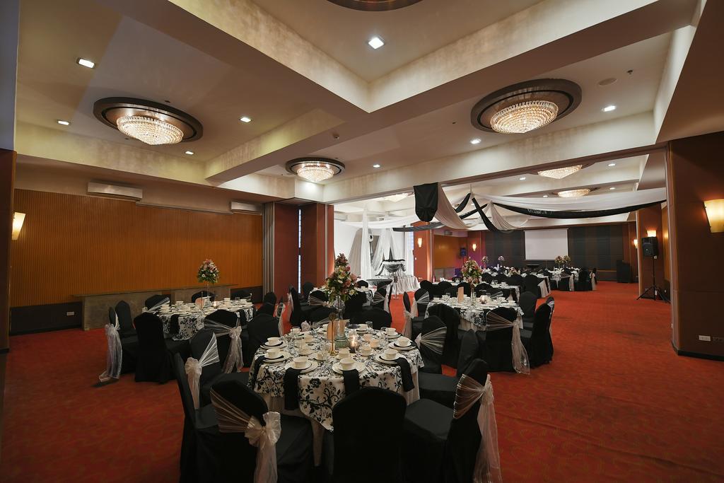 Paseo Premiere Hotel Santa Rosa  Bagian luar foto