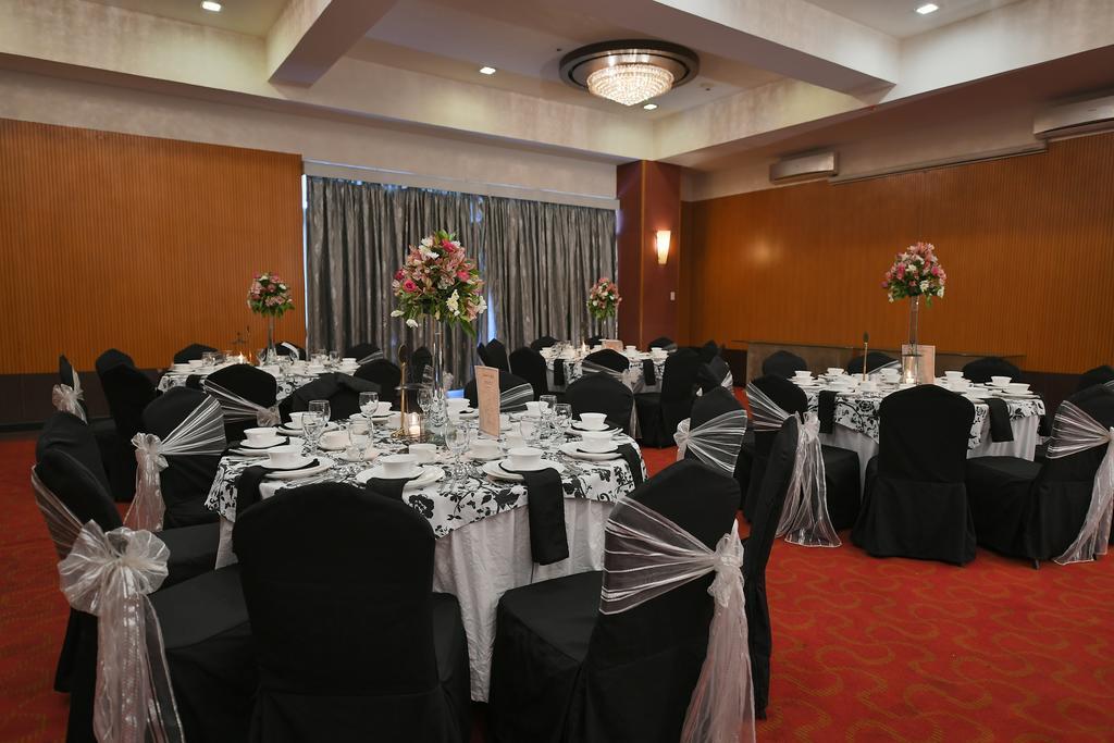 Paseo Premiere Hotel Santa Rosa  Bagian luar foto