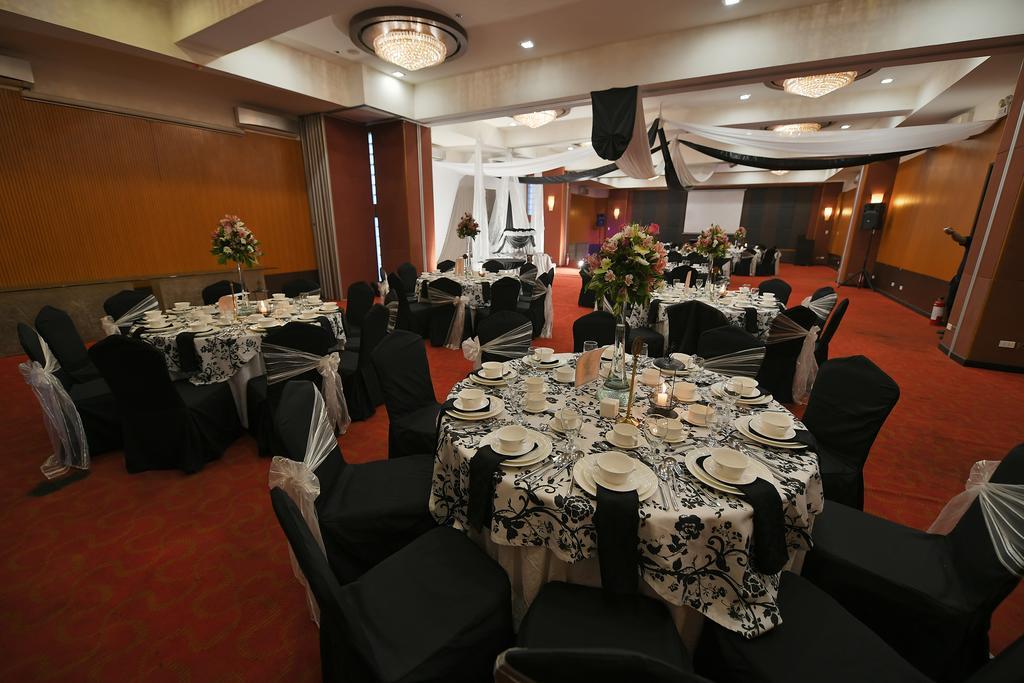 Paseo Premiere Hotel Santa Rosa  Bagian luar foto