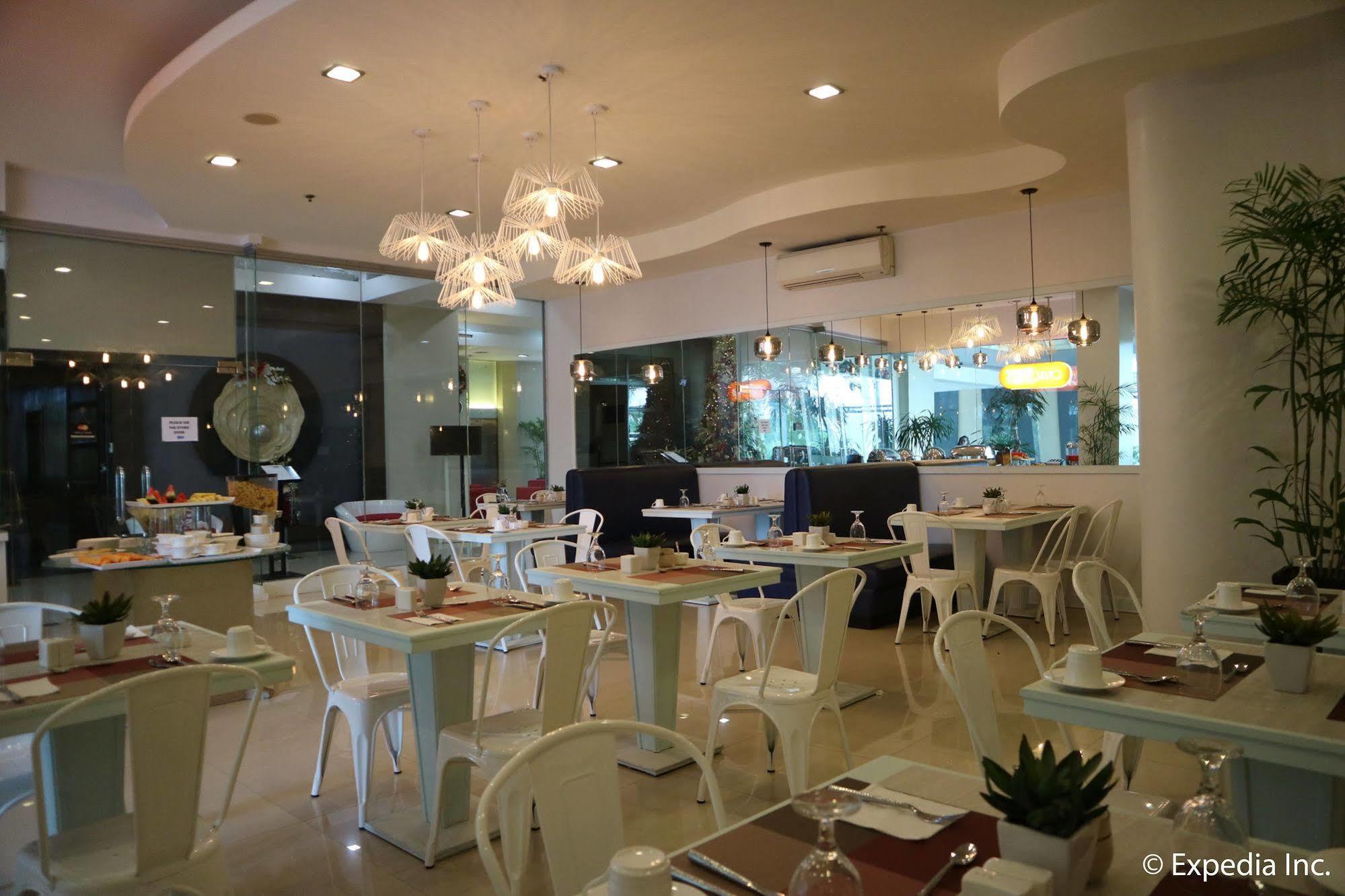 Paseo Premiere Hotel Santa Rosa  Bagian luar foto