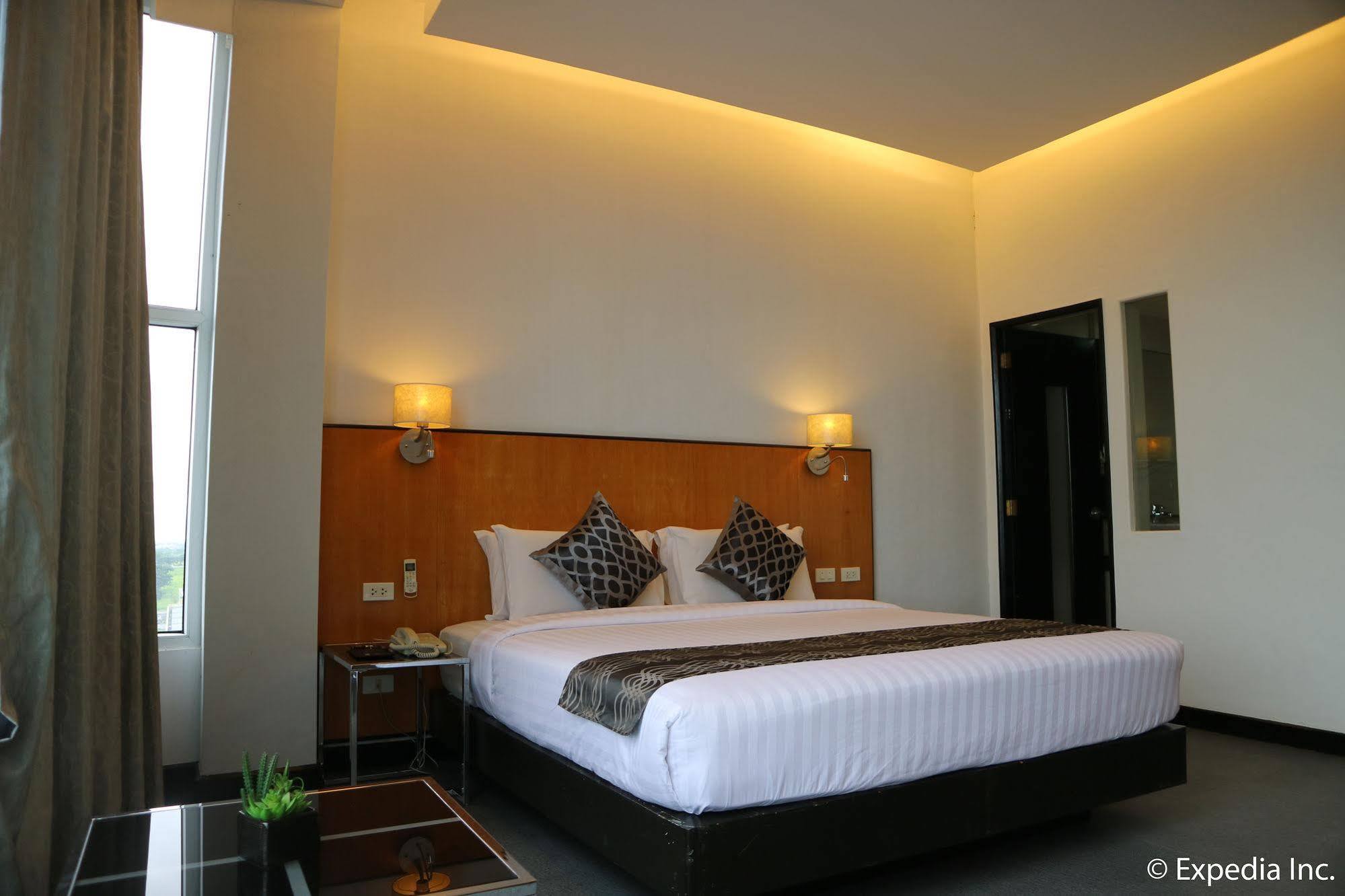 Paseo Premiere Hotel Santa Rosa  Bagian luar foto