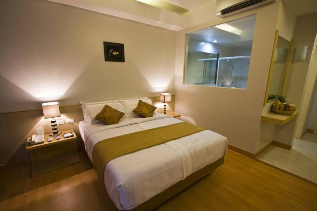 Paseo Premiere Hotel Santa Rosa  Bagian luar foto